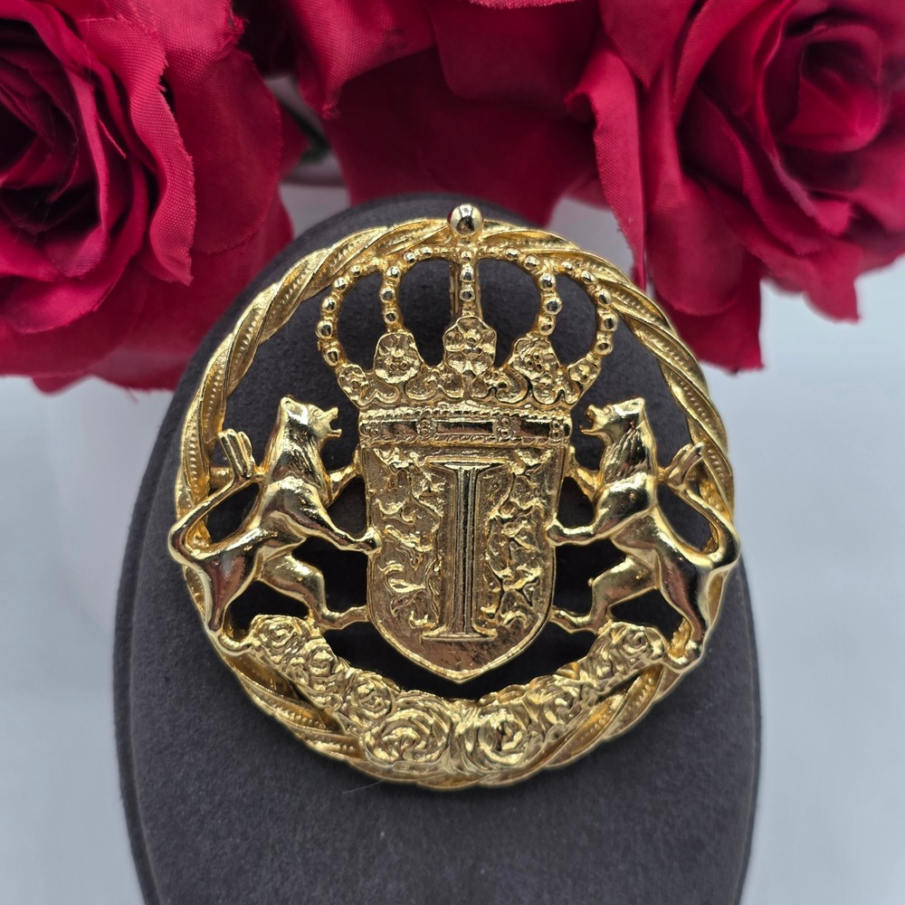 Ivana Trump Vintage Gold Tone Heraldic Crest Lion Crown Brooch Pendant Regal